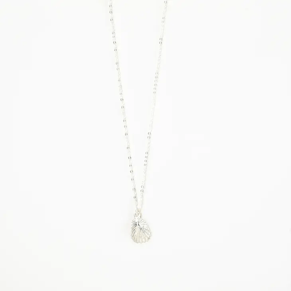 Asri Keyhole Necklace